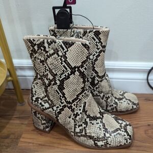 BNWT Snakeskin Patterned Heeled Boots